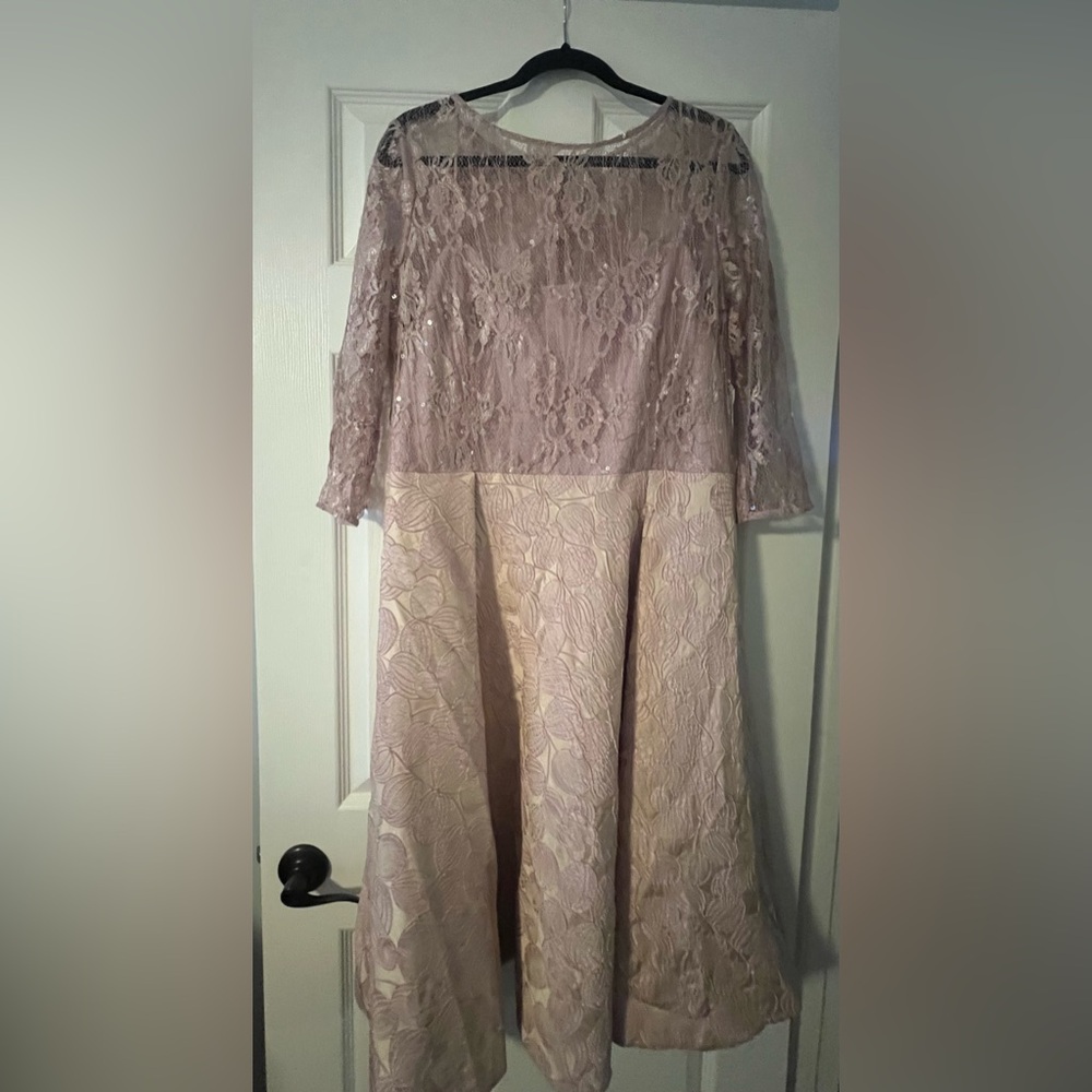 Beautiful dust rose Teri Jon size 18 dress. Wore it once but lost the belt